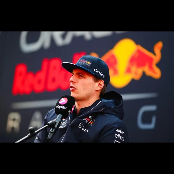 ❌SOLD❌ Formula 1 Red Bull Racing Rain Jacket - Picture 3 of 5